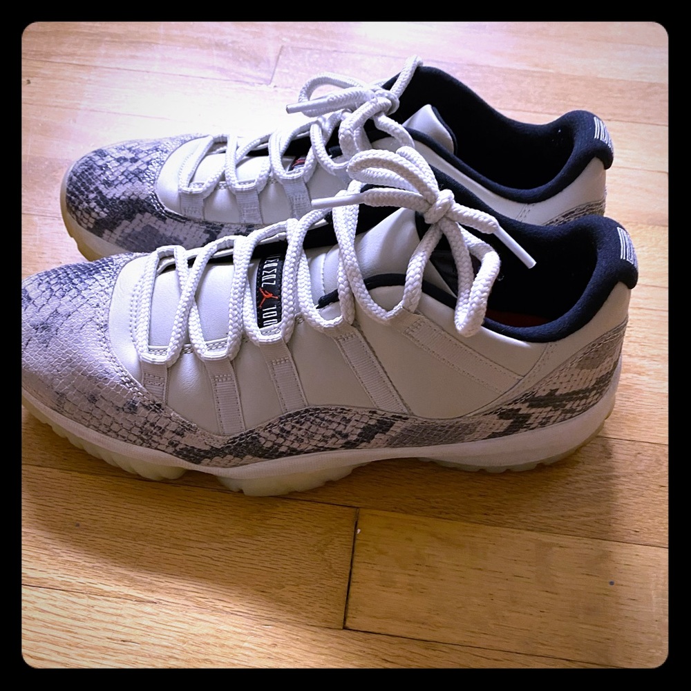Air Jordan 11 low snake size 11
